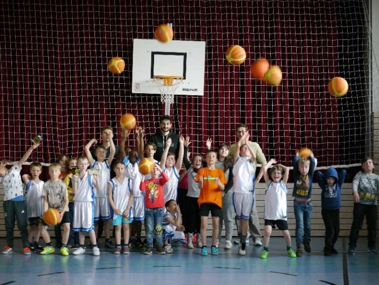 Training für die Härtenfüchse Basketball AG der Härtenschule Mähringen